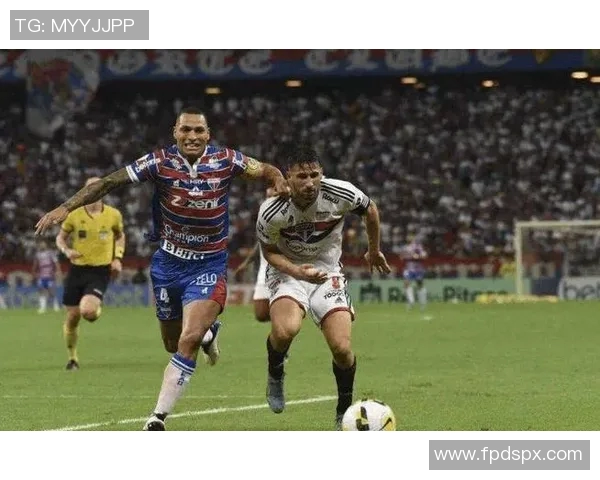 博卡青年迎战拉普大学争夺南美足球赛场的荣耀与胜利